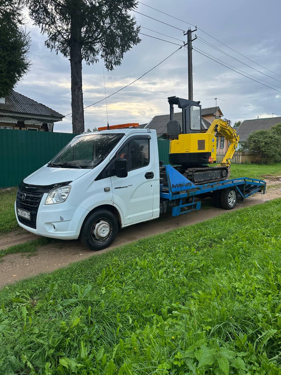 Экскаватор на платформе